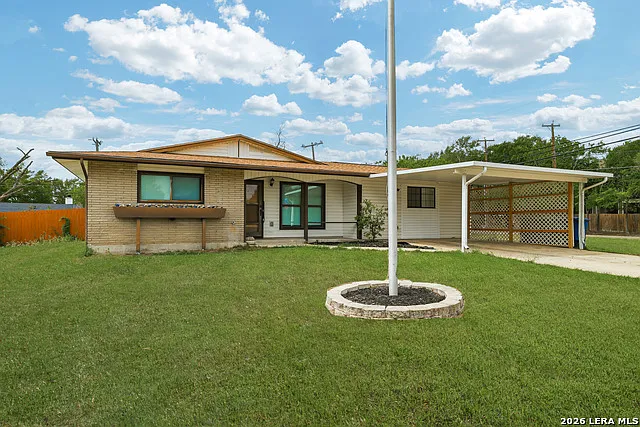 3 bed, 1.0 bath, 1311 sqft, $1,550 — Photo 2