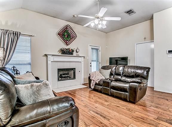 4th image of 1826 Cool Springs Dr