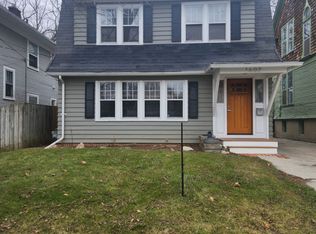 1607 Wealthy St SE, East Grand Rapids, MI 49506