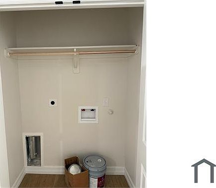 4th image of 911 E Avenue B
