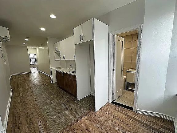 4th image of 127 Montrose Ave APT 4