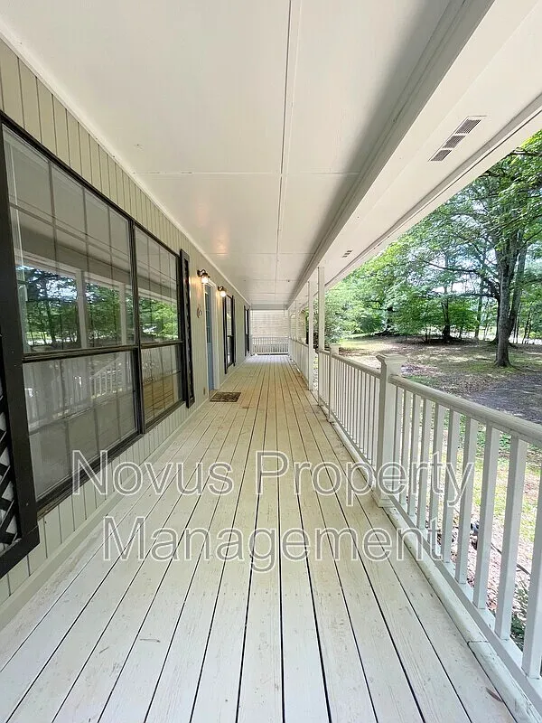 3 bed, 2.0 bath, 1144 sqft, $1,695 — Photo 2