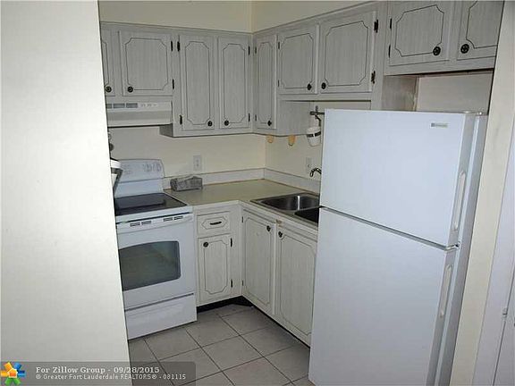 4th image of 601 SE 5th Ct APT 105