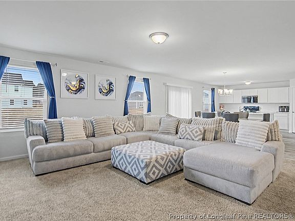 3rd image of 1717 Ennismore Rd