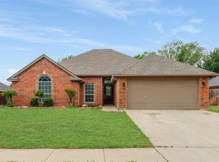 609 Carriage Ln, Saginaw, TX 76179