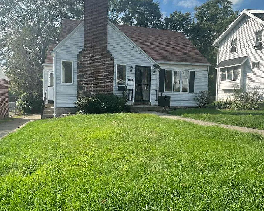 366 White Ave