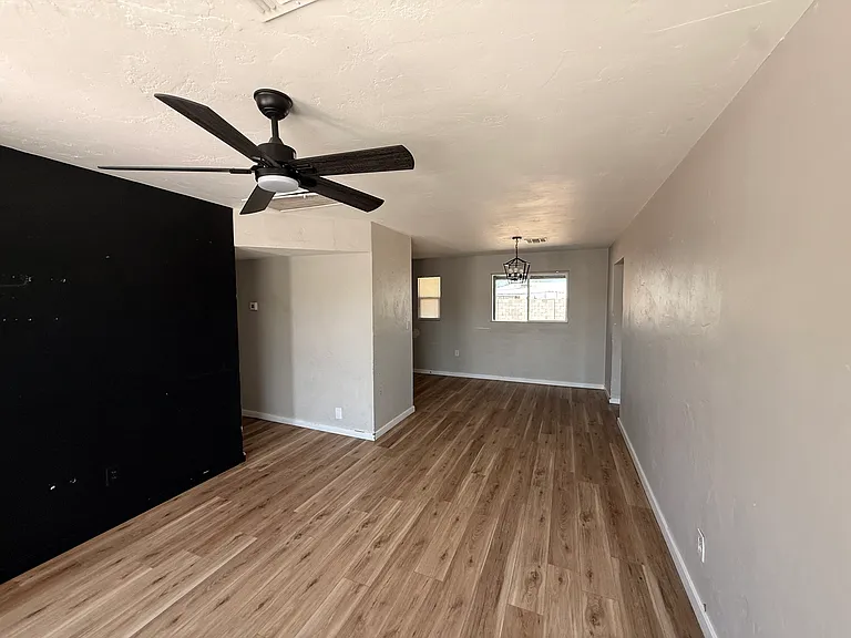 4216 N 30th Dr — Photo 3