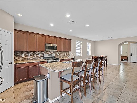 5th image of 684 Warm Eagle Ave