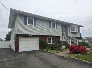 801 5th St, West Babylon, NY 11704