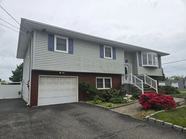 801 5th St, West Babylon, NY 11704