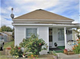 713 S 7th St, Sunnyside, WA 98944