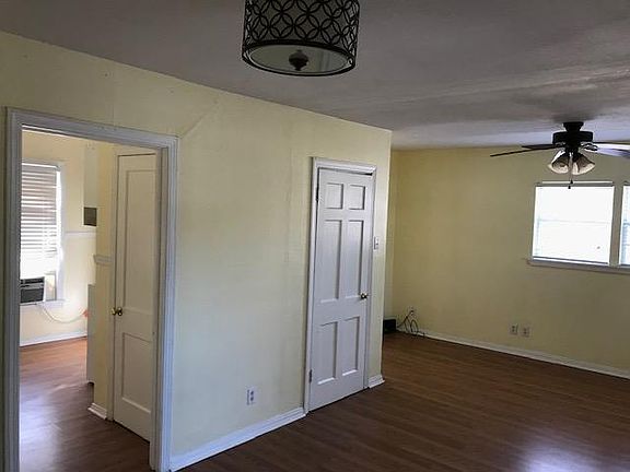 2nd image of 2955 Santa Fe St #B