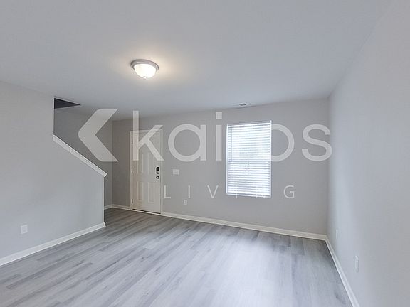 3rd image of 718 Kalmia Pl SE