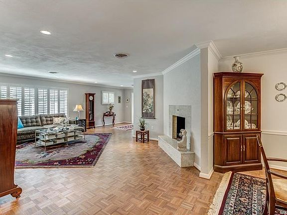 4th image of 325 Park North Ct