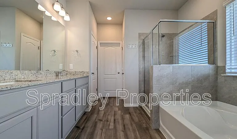8816 Glade Dr #8816 GLADE DR — Photo 8