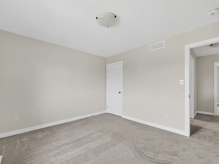 98 Livingston Dr — Photo 36