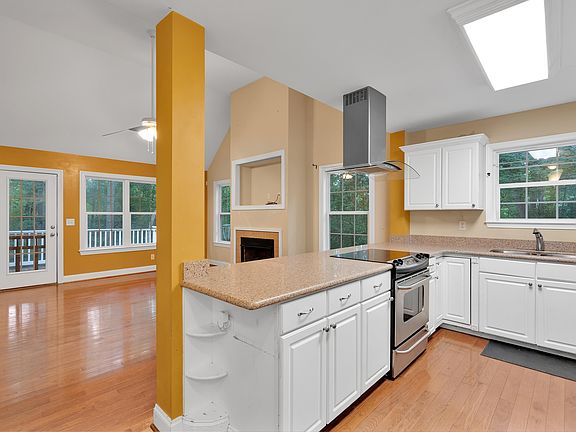 3rd image of 509 Scenic Oak Dr