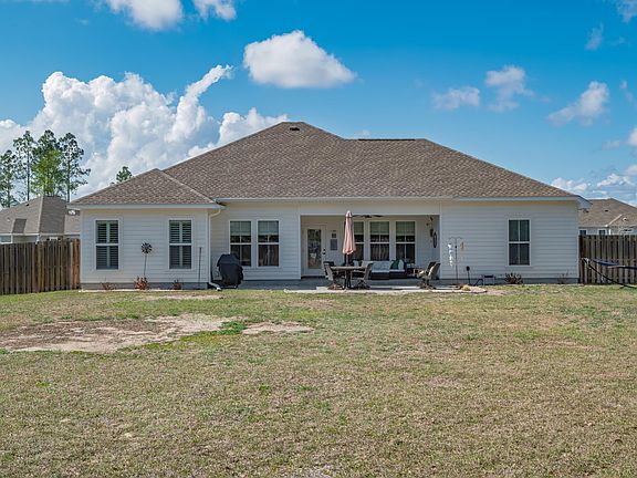 3rd image of 120 London Cir