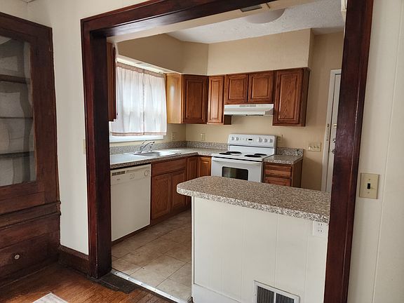 4th image of 1380 Webb Rd