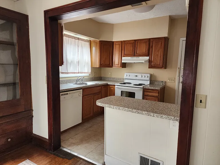 1380 Webb Rd — Photo 4