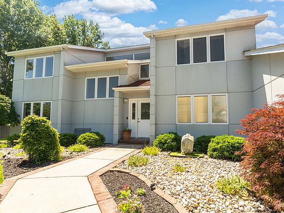5th image of 3201 Foxberry Cir