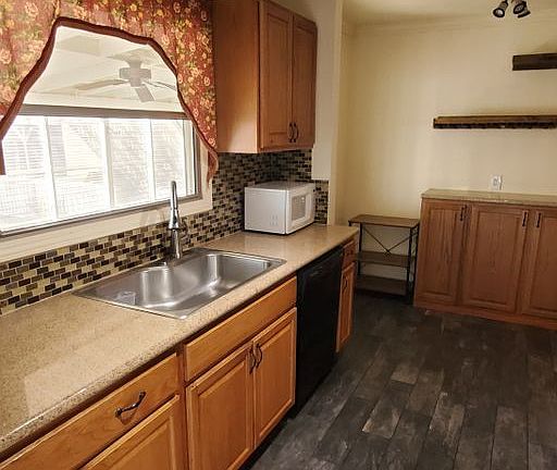 5th image of 1404 W Roseburg Ave