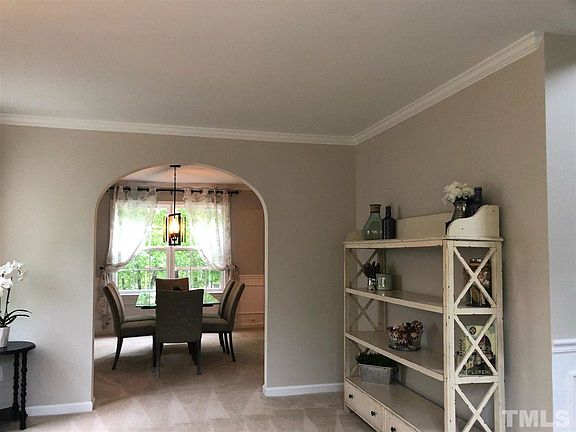 4th image of 2406 Summit Dr