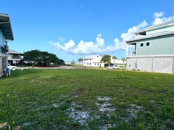 8406 Tradewinds Dr, Pt Saint Joe, FL 32456