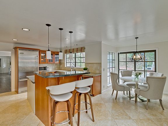 5th image of 10 Bluebell Ln