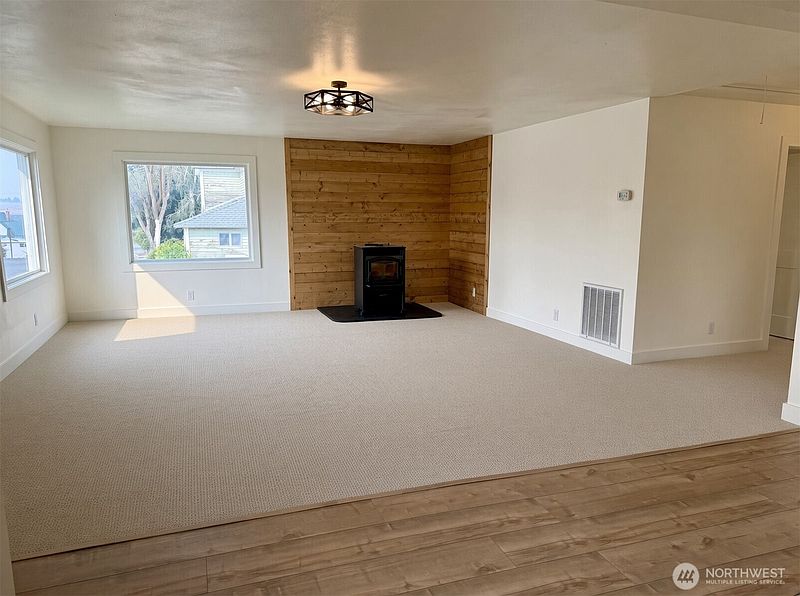 3rd image of 511 SE Brace Street