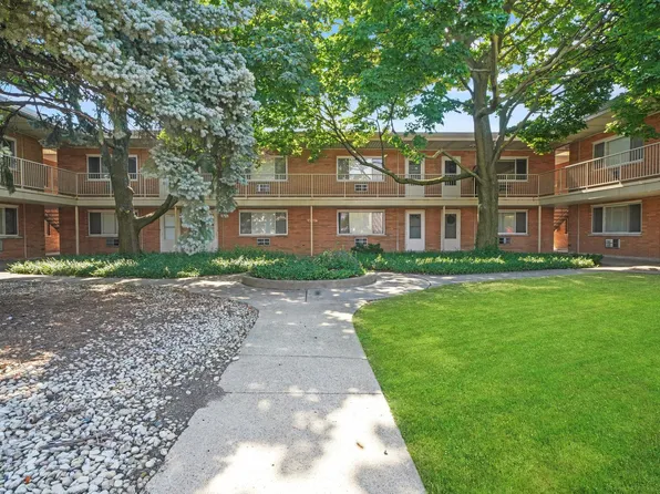 4211 W 95th St APT 2D, Oak Lawn, IL 60453