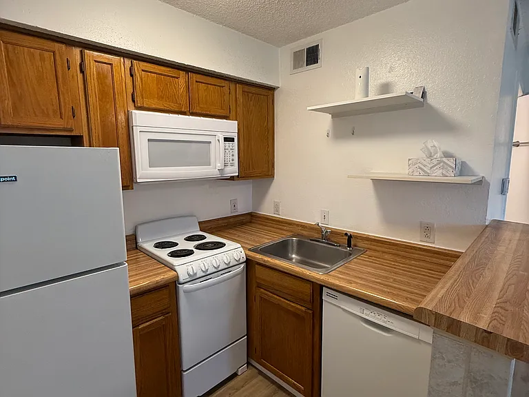2301 Basil Dr #F302 — Photo 2