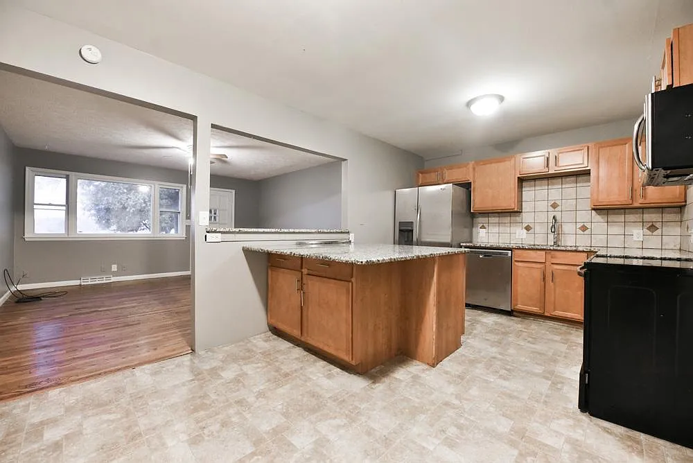 614 S Pine St — Photo 1