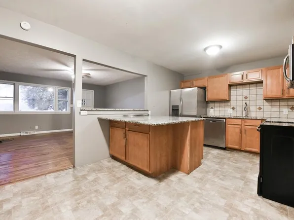 614 S Pine St, Valley, NE 68064