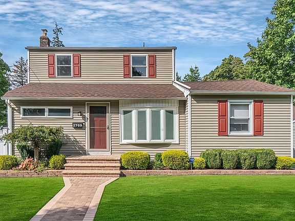 4th image of 2769 Preston Pl N