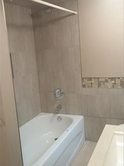 702 Lincoln Rd #LOWER — Photo 13