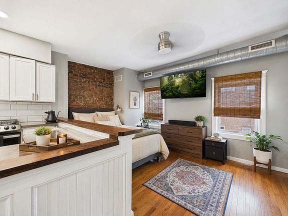 2nd image of 1929 Parrish St #3