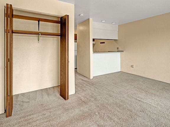 Arbor Pointe Apartments - Living room