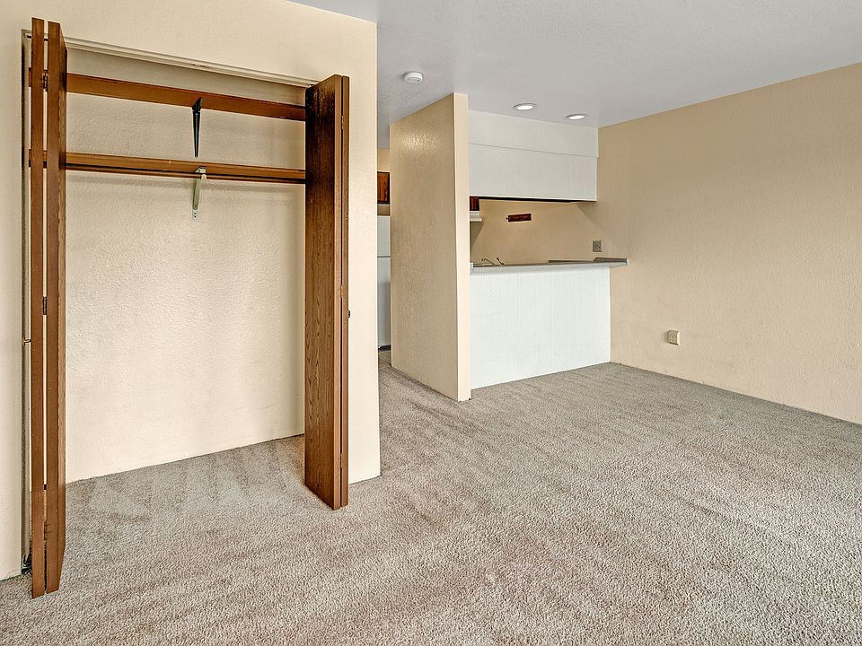 Arbor Pointe Apartments - Living room
