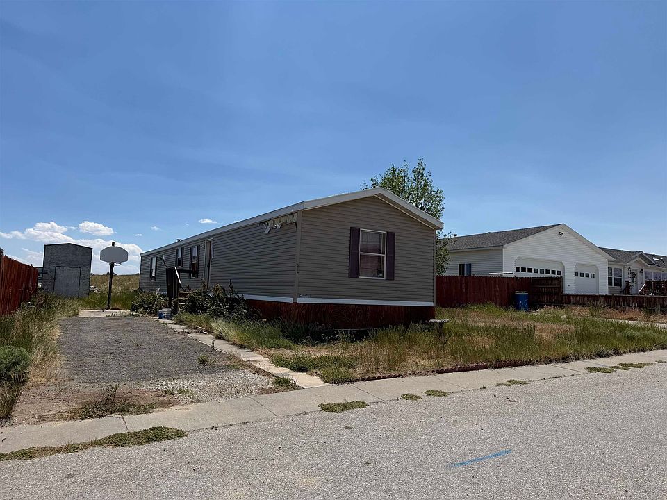 2nd image of 802 Apple Ave