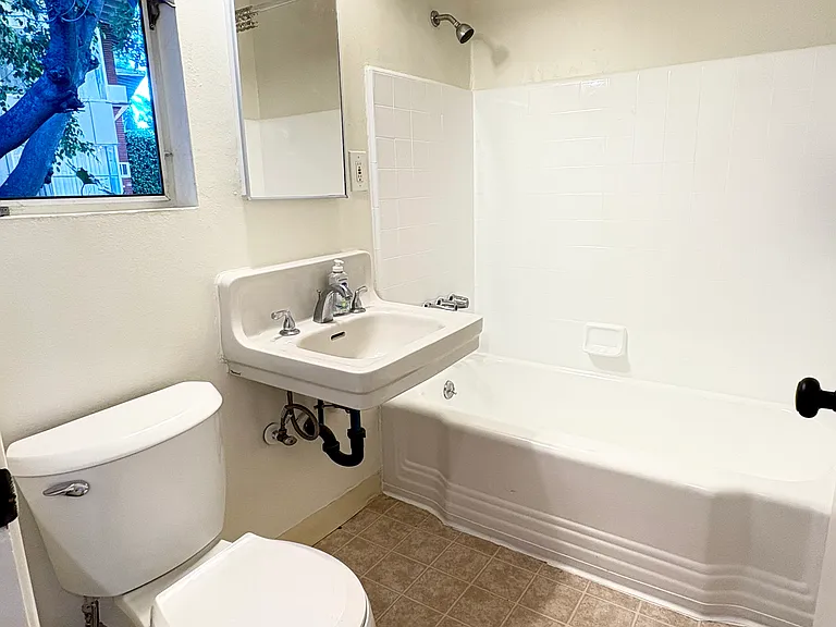 1800 Calafia St #A — Photo 16