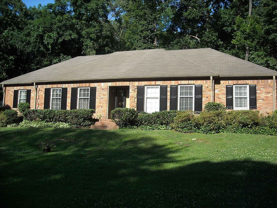 Great Home in Wonderful East Memphis Cove
