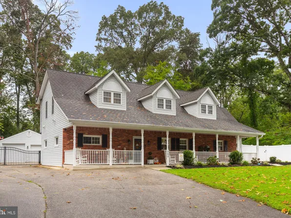 568 Riverside Dr, Pasadena, MD 21122