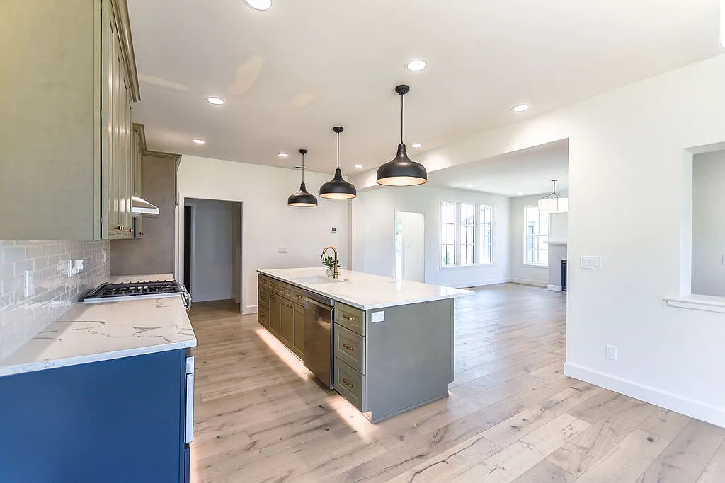 4 bed, 2.5 bath, 2100 sqft, $2,950 — Photo 3