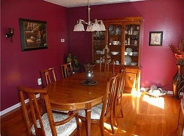 3rd image of 132 Woodbine Dr