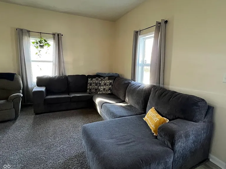 1009 S Crown St — Photo 3