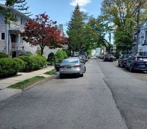 Exterior Neighborhood (street photo)