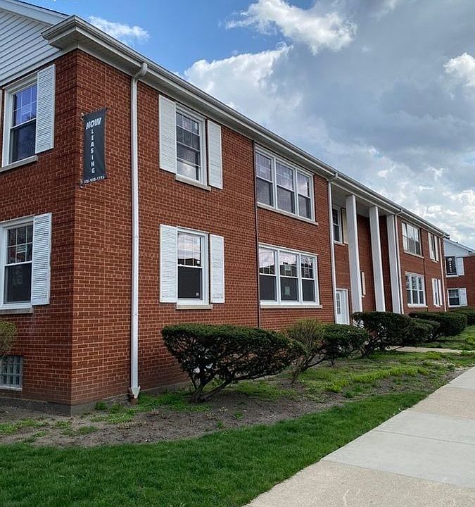 1st image of 11021-45 S Artesian Ave #9