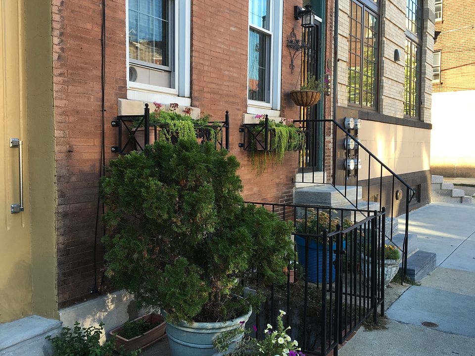 FRONT OF PROPERTY - VIEW 1
