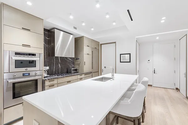 NEIGHBORHOOD&KATHARINEHAMNETT ロンT L 389 East 89th Street #9C in Yorkville, Manhattan | StreetEasy